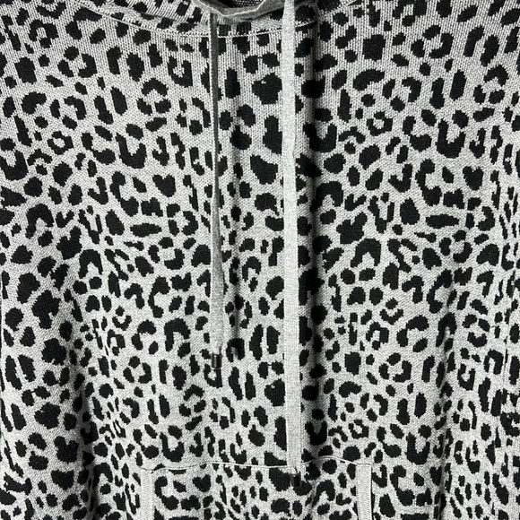 Lisa Rinna Collection Gray Leopard Sweater Size XS - Picture 3 of 8